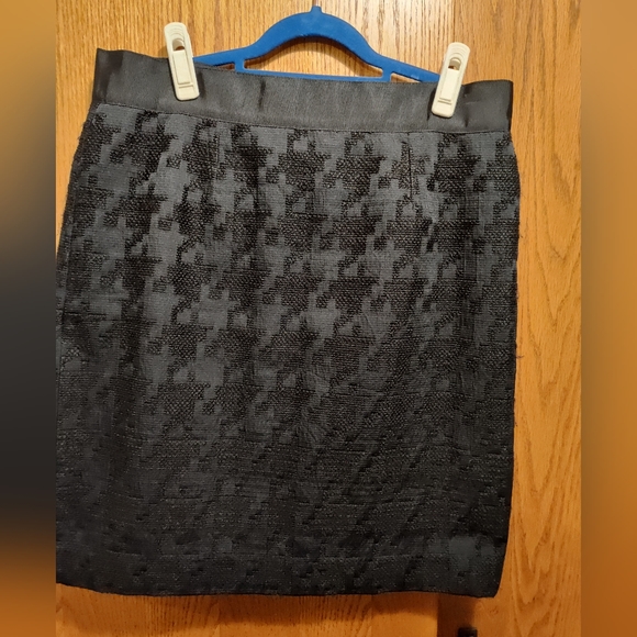 LOFT Black, Embroidered Houndstooth Skirt, Size 10 misses. - Picture 1 of 8